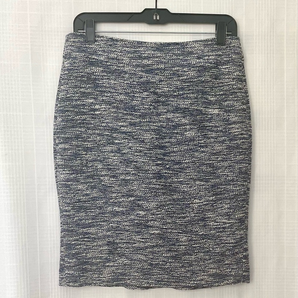 NWT Ann Taylor Textured Blue and White Pencil Skirt